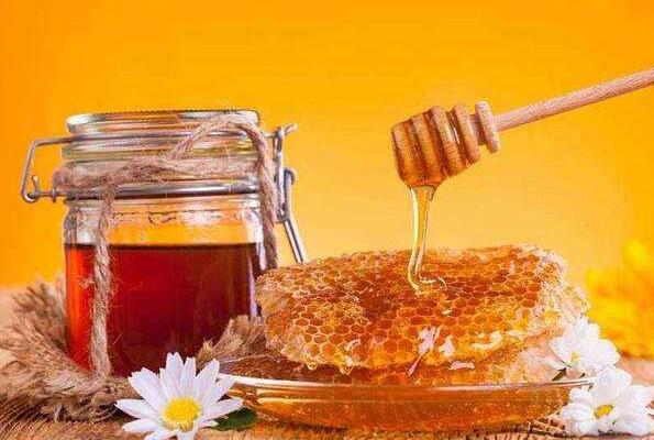 蜂蜜是人人都能吃吗？哪四种人不适合喝蜂蜜？