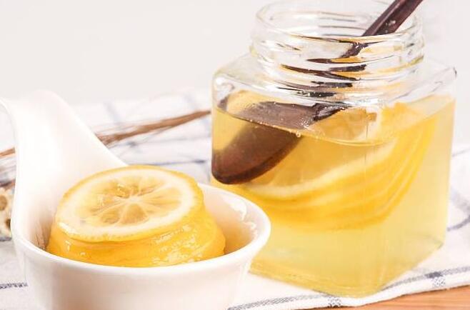 一杯蜂蜜柠檬水的【九个】好处
