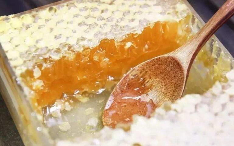 蜂蜜可以和哪些搭配喝减肥_蜂蜜水喝法推荐